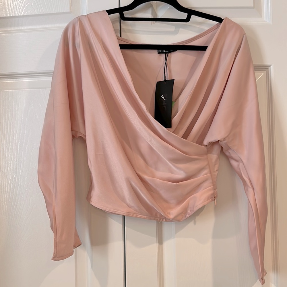 Crossover fitted blouse in pink silk &  poly blend.